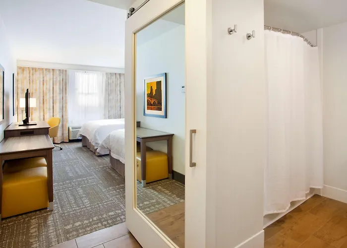 Hampton Inn & Suites - Minneapolis/Downtown